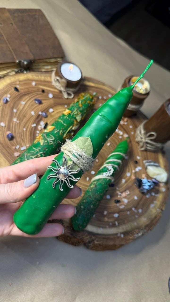 Зелёная денежная свеча